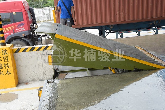 固定式登車橋 有利于裝卸貨安全性